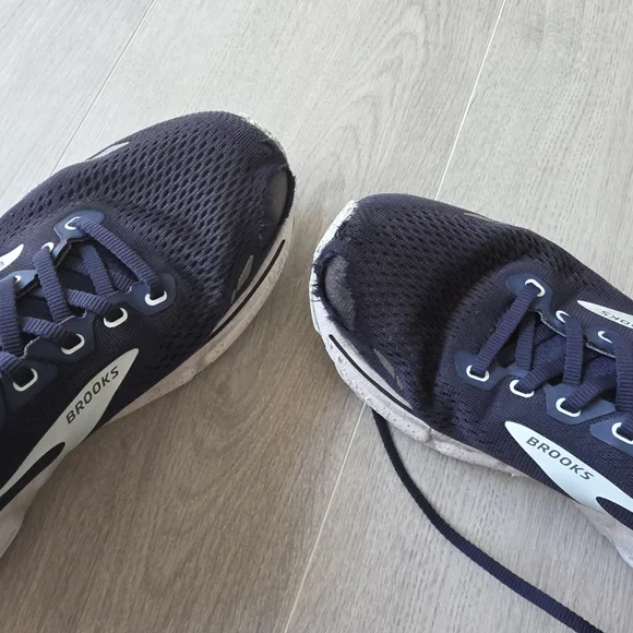 Brooks Navy Ghosts Running Shoes - Picture 7 of 9